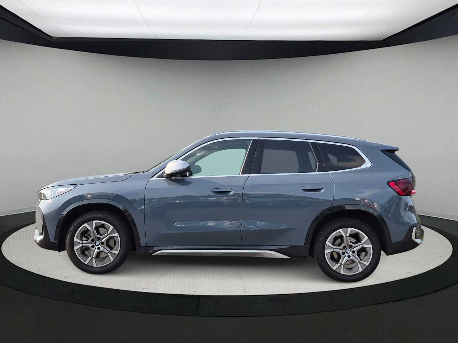 Used 2023 BMW X1 xDrive28i w/ Premium Package AWD/4WD image 5