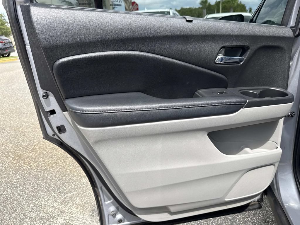 Used 2017 Honda Pilot Touring image 12