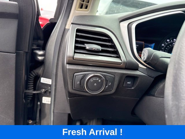 Used 2016 Ford Fusion SE FWD image 9