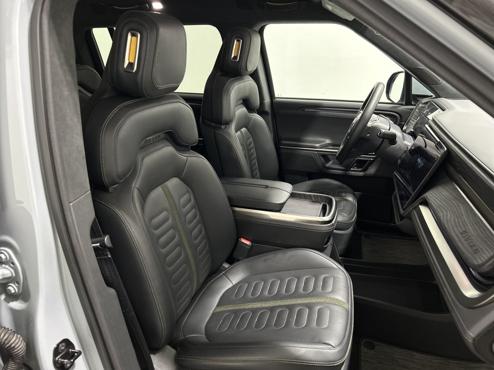 Used 2023 Rivian R1S Adventure AWD/4WD image 24