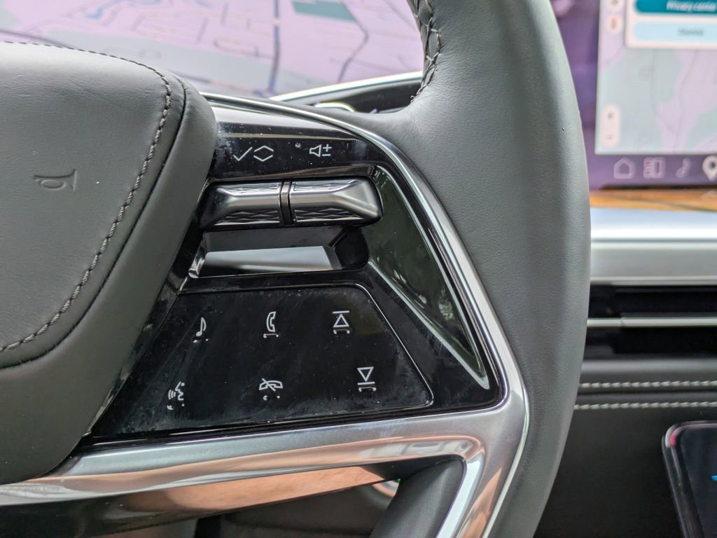 Certified 2025 Cadillac Escalade Premium Luxury Platinum w/ LPO, Radiant Package RWD image 30