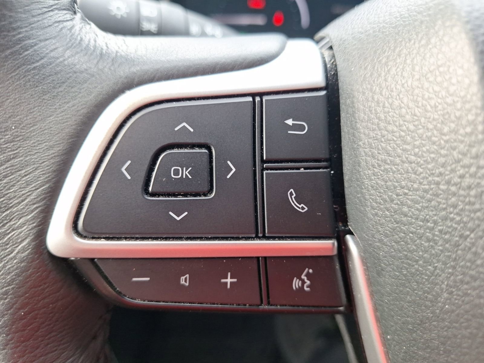 Used 2025 Toyota Sienna XLE image 22