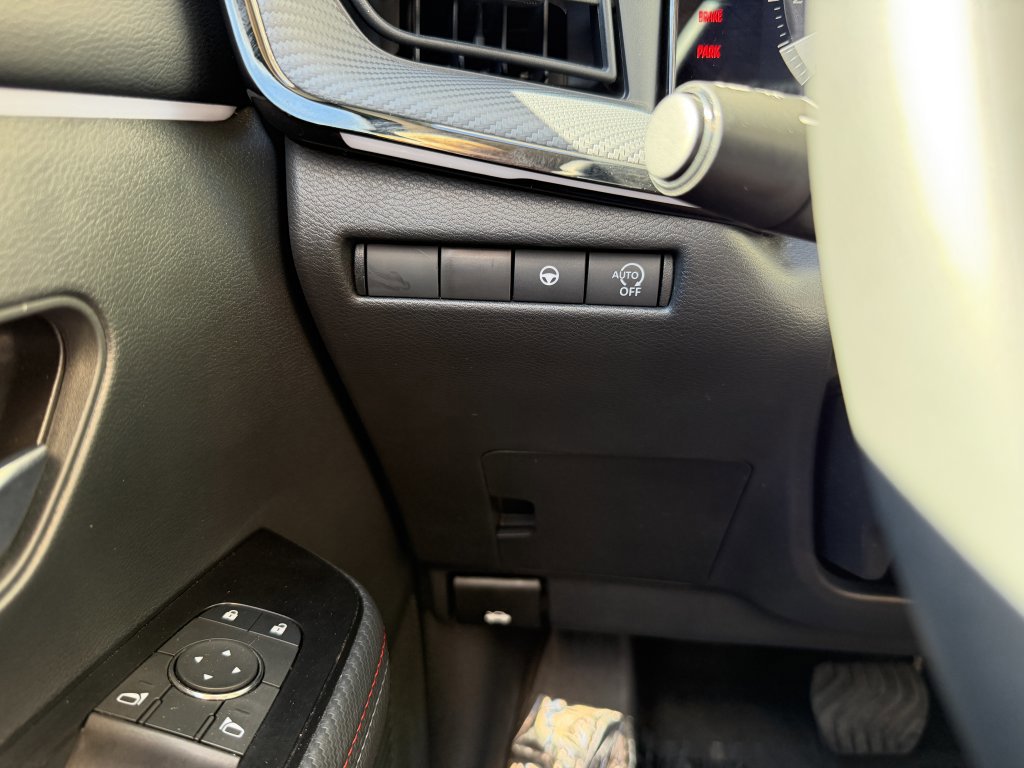 Used 2025 Nissan Kicks SR FWD image 27
