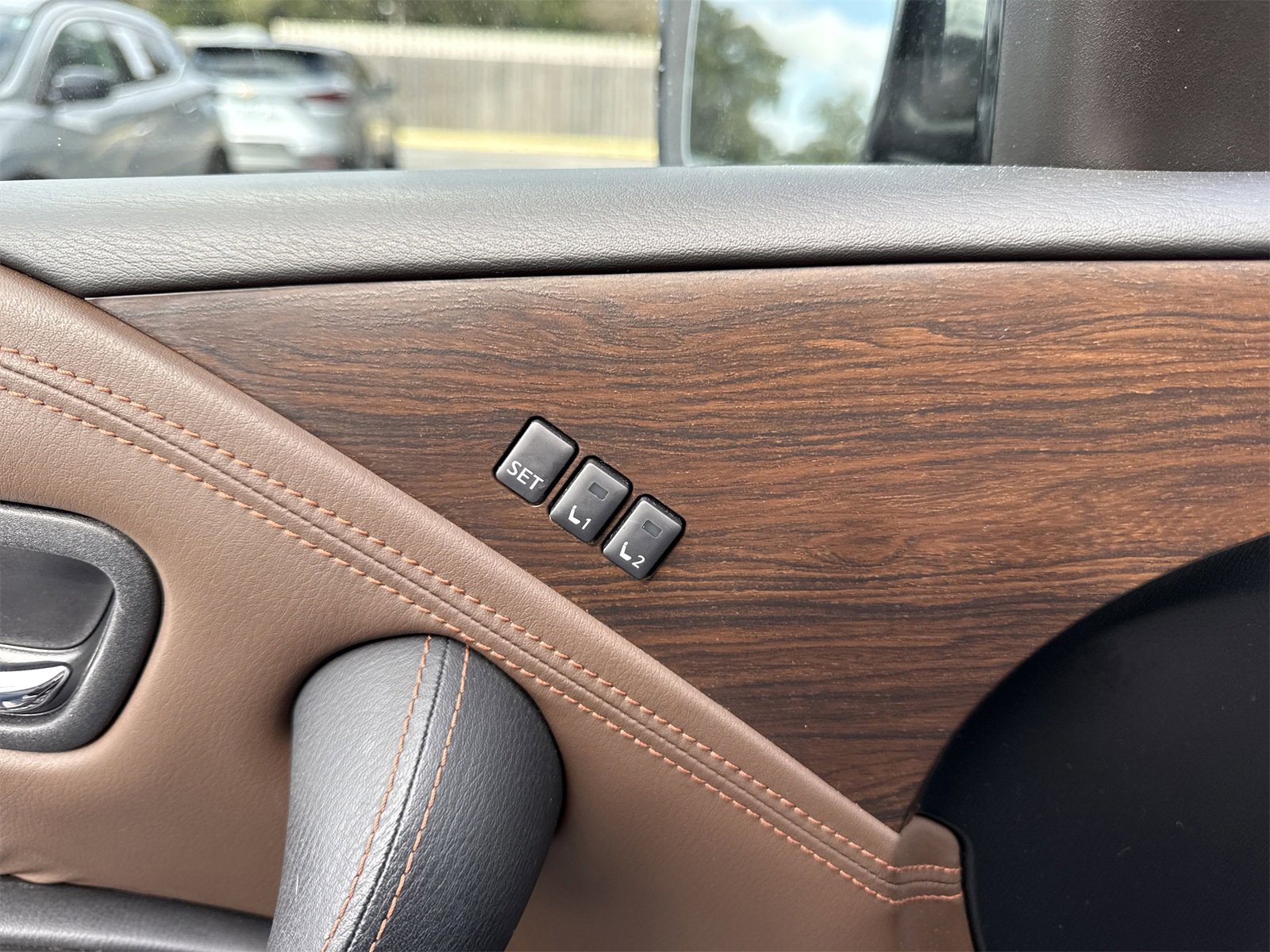 Used 2020 Nissan Armada Platinum w/ Platinum Reserve Package image 23