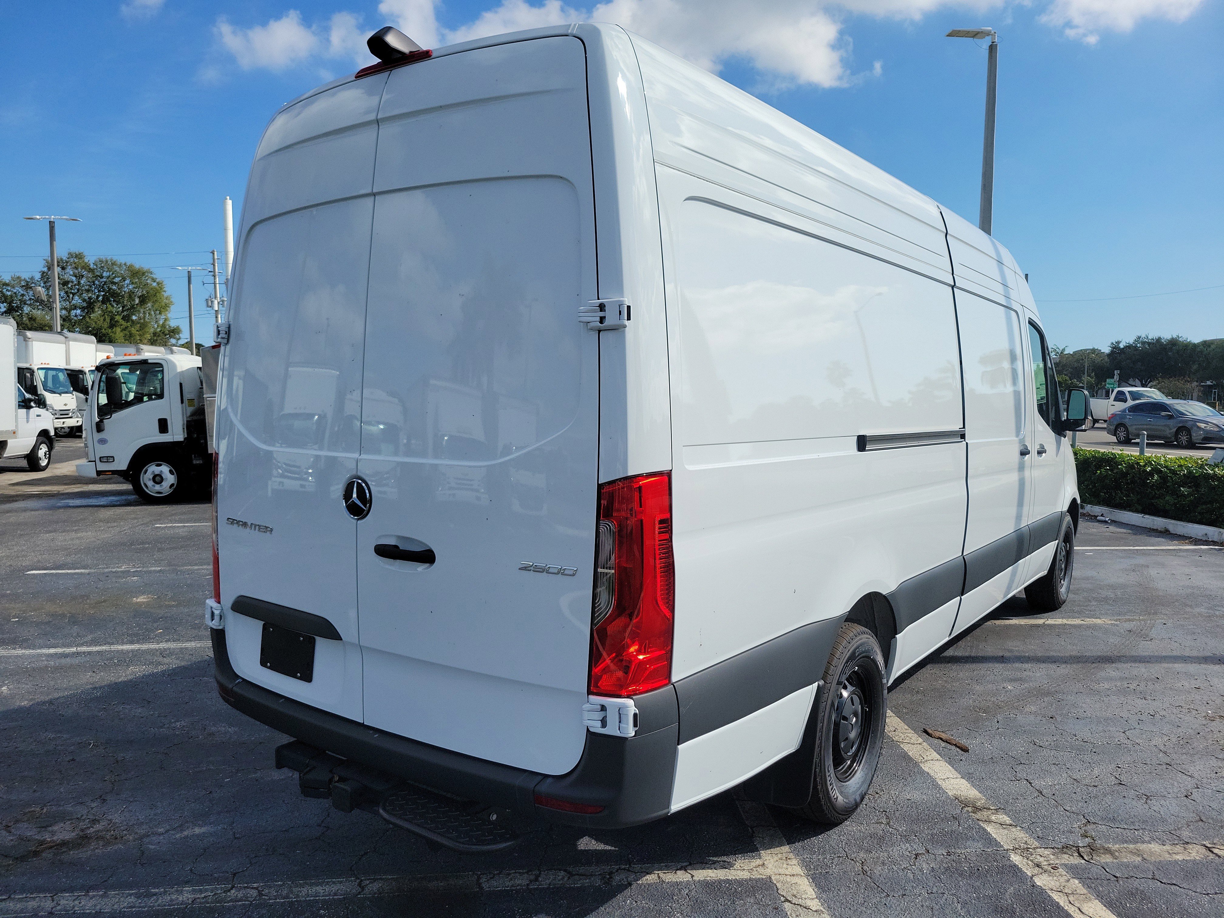 Used 2025 Mercedes-Benz Sprinter 2500 image 6