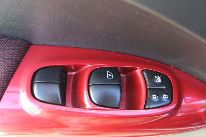 Used 2012 Nissan Juke SL image 14