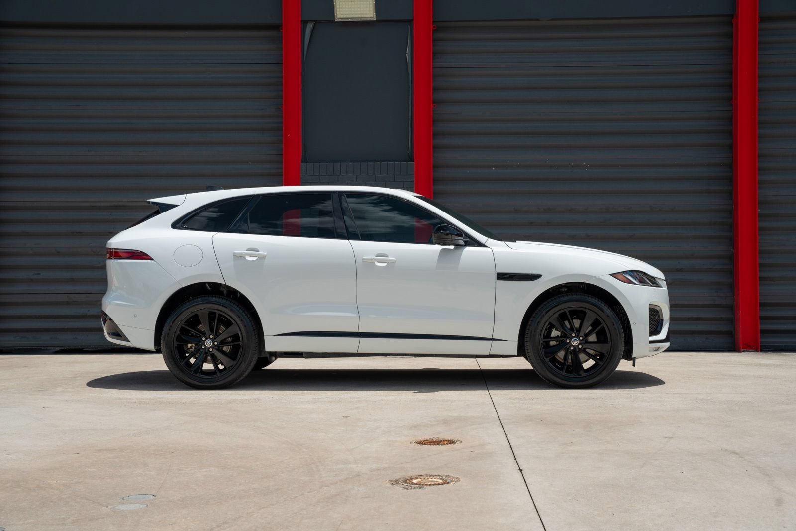Used 2025 Jaguar F-PACE R-Dynamic S AWD/4WD image 4