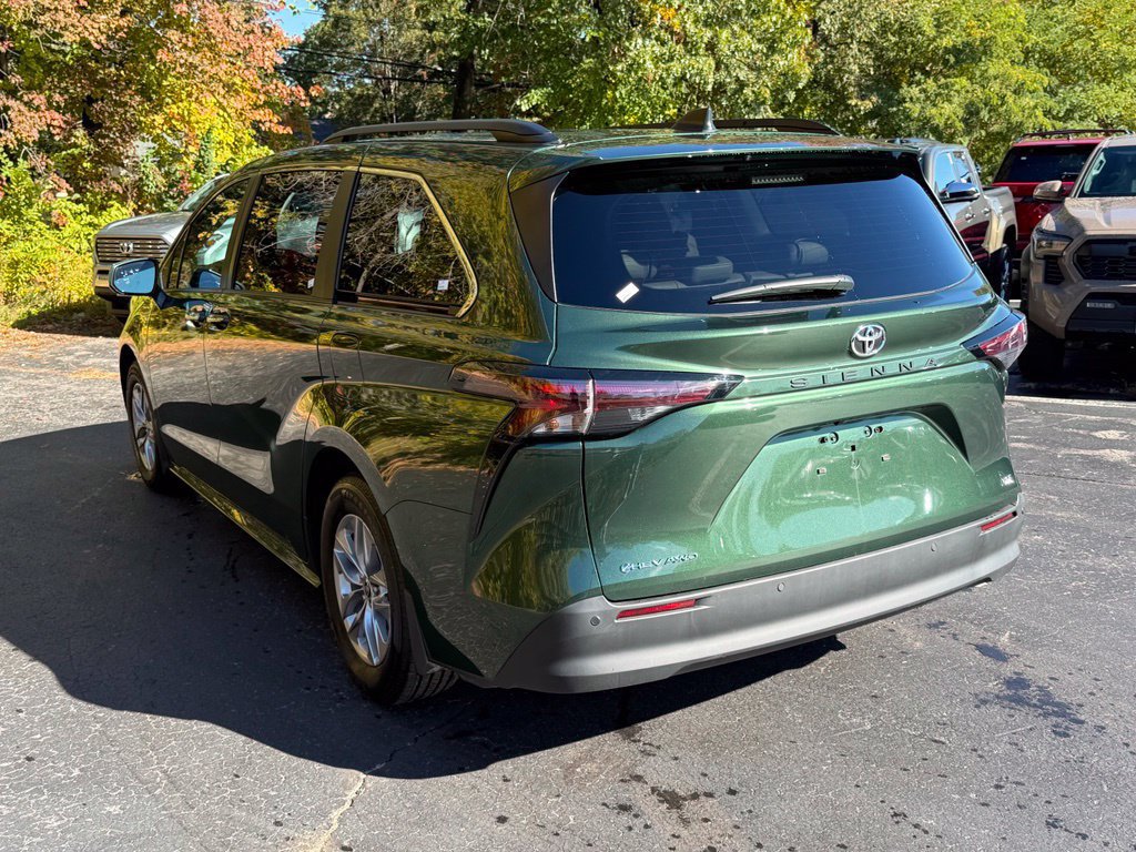 Used 2026 Toyota Sienna XLE AWD/4WD image 6
