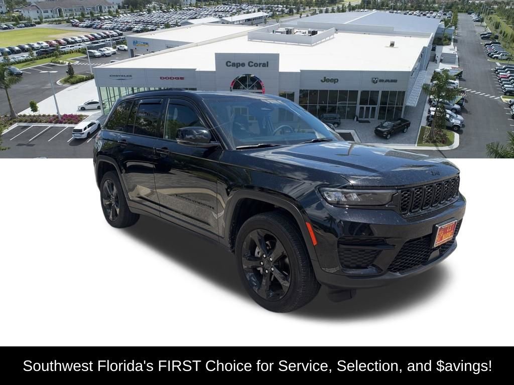Used 2025 Jeep Grand Cherokee Altitude AWD/4WD image 2