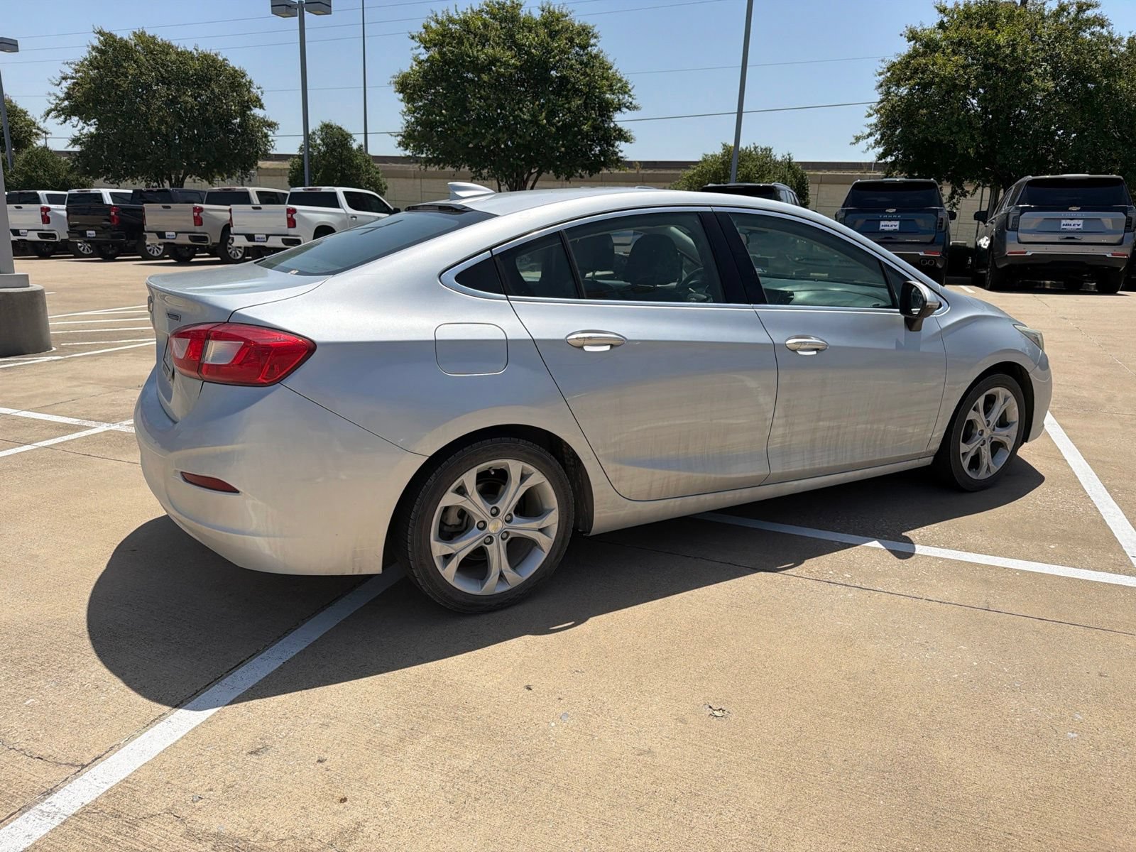 Used 2018 Chevrolet Cruze Premier FWD image 4