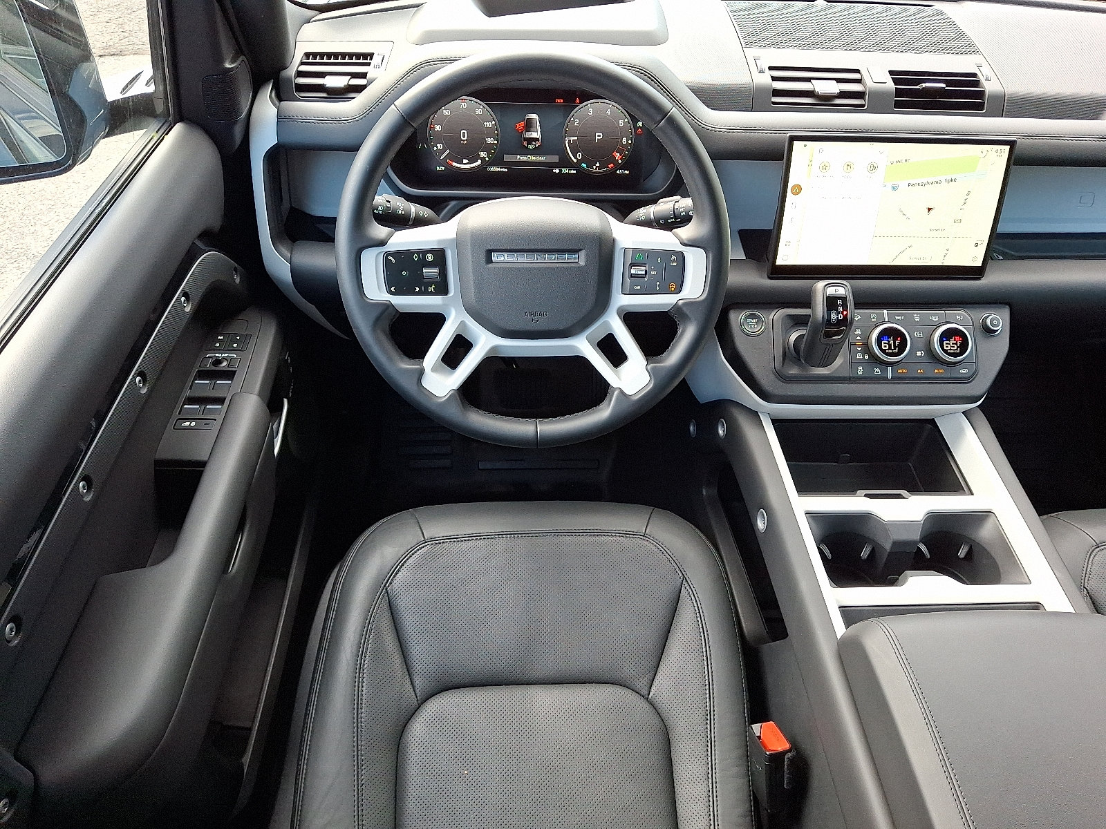 Certified 2025 Land Rover Defender 130 X-Dynamic SE AWD/4WD image 4
