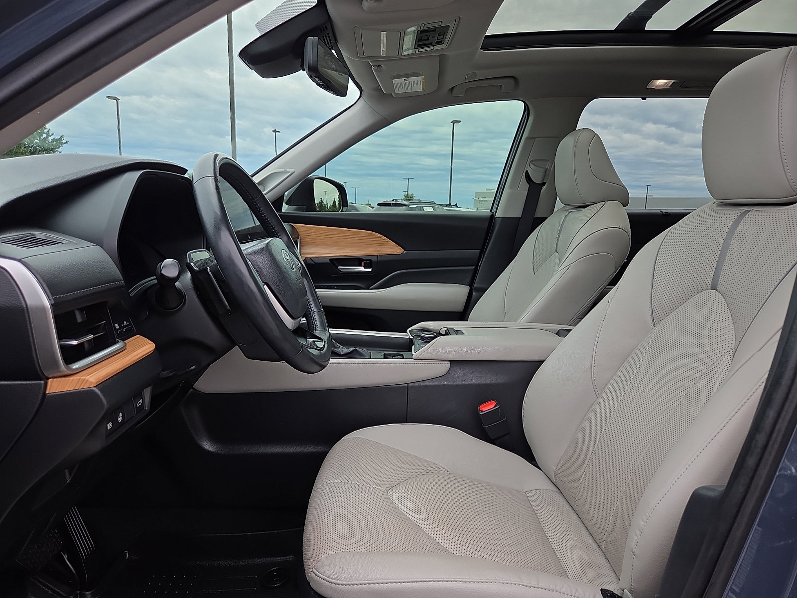Used 2024 Toyota Grand Highlander AWD image 17