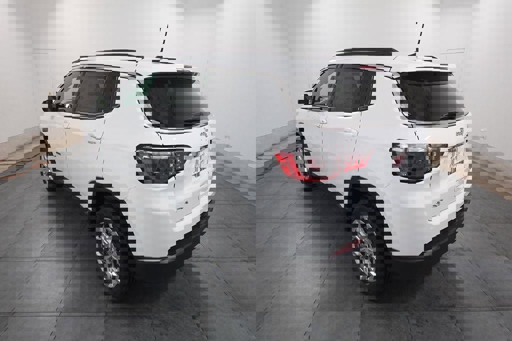 New 2026 Jeep Compass Latitude image 3