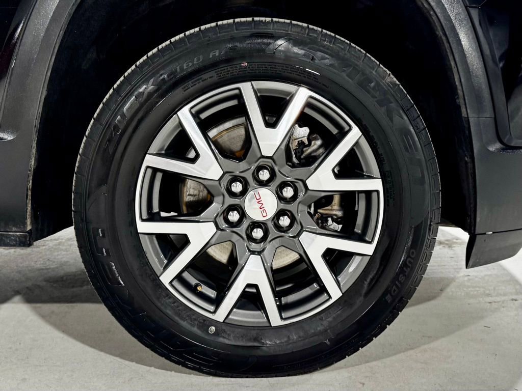 Used 2022 GMC Acadia SLE image 32