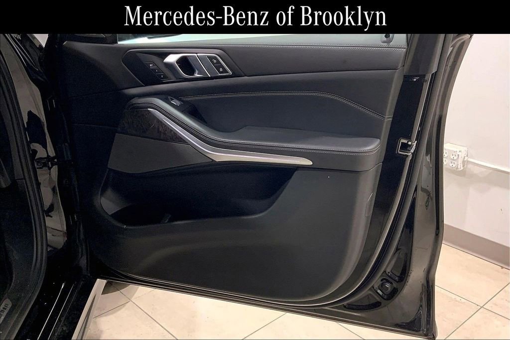 Used 2024 BMW X7 xDrive40i w/ M Sport Package image 21