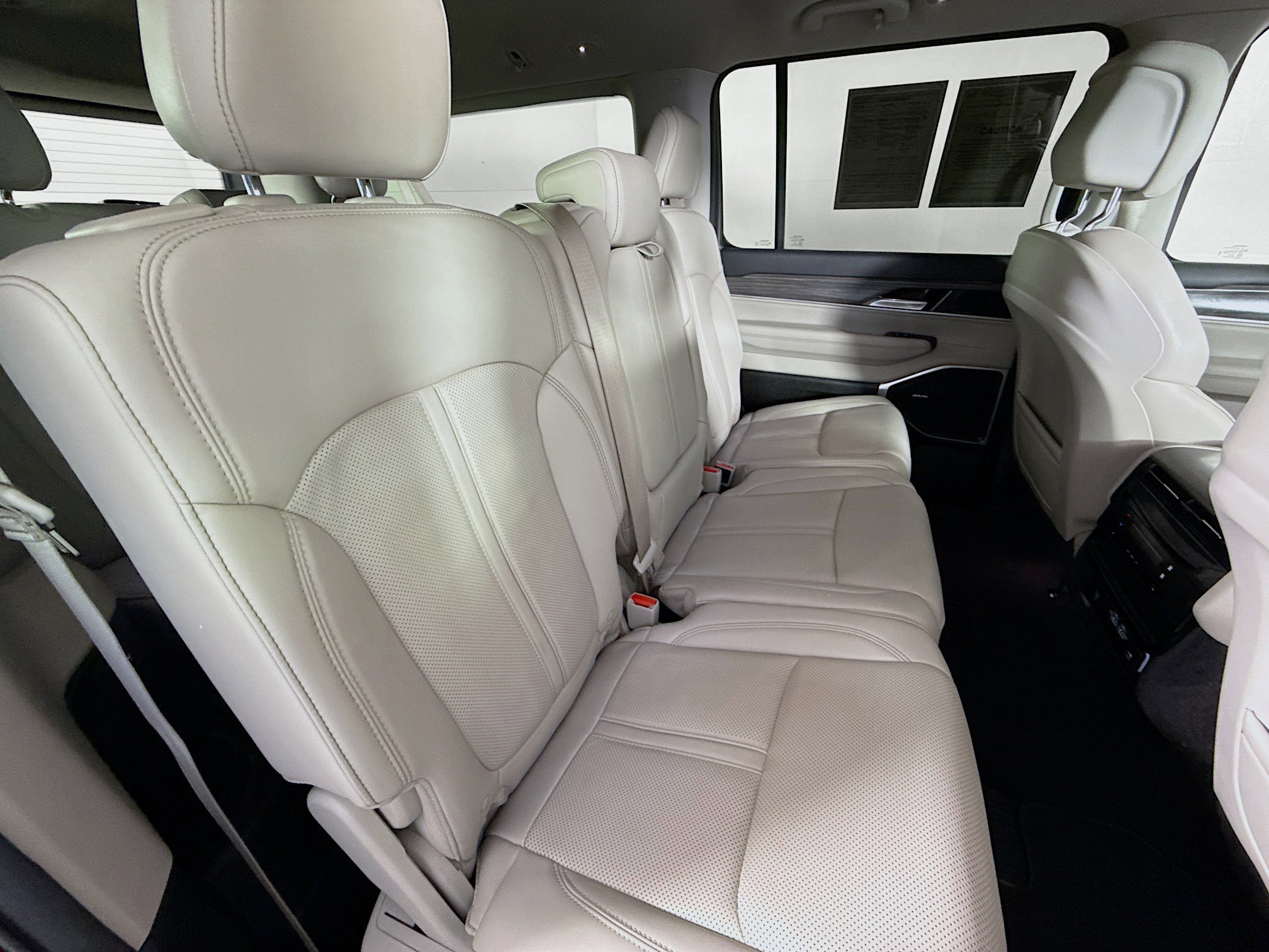 Used 2024 Jeep Wagoneer L Series II w/ Flexible Seating Group image 36