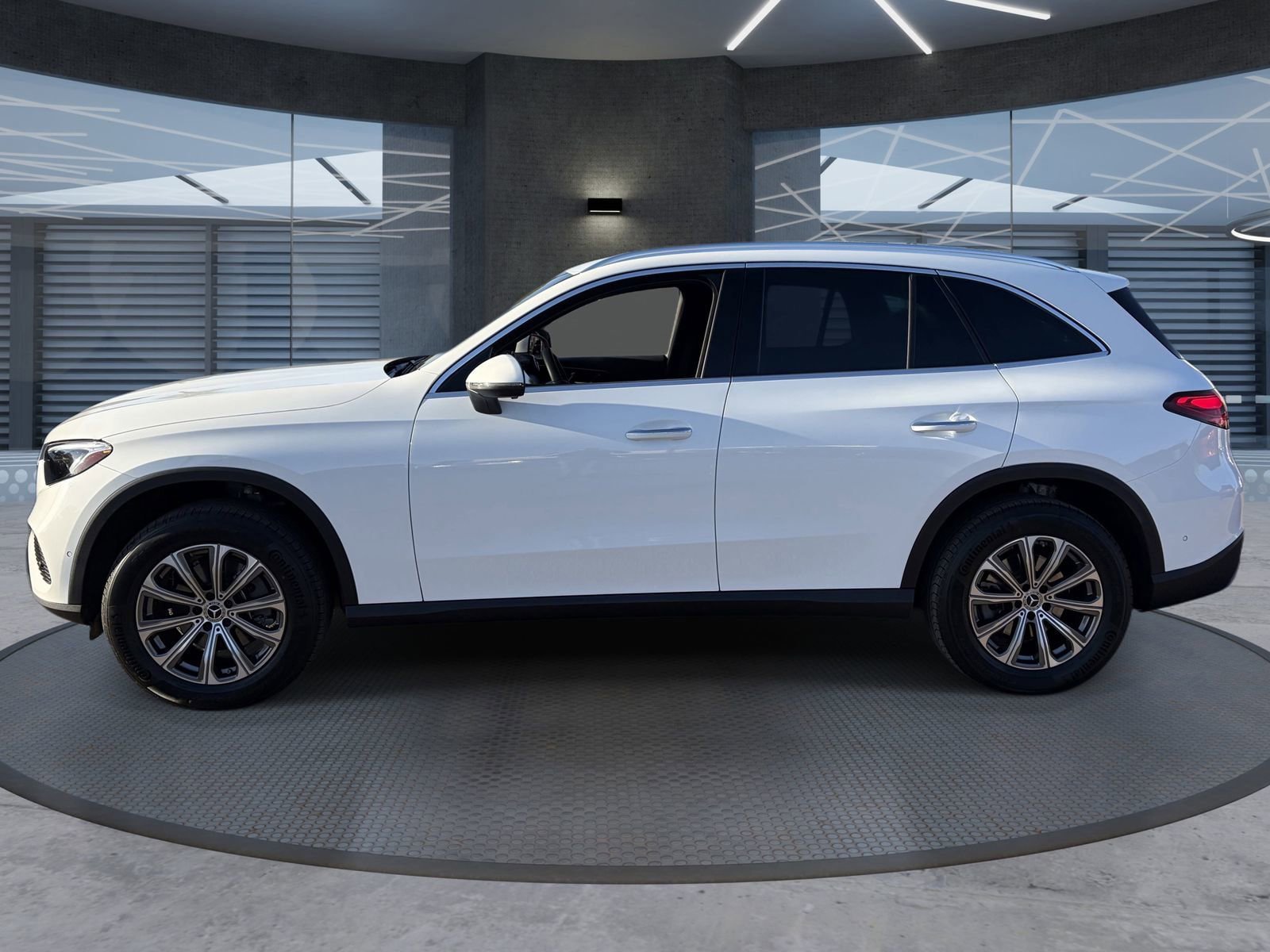 Used 2025 Mercedes-Benz GLC 300 image 3