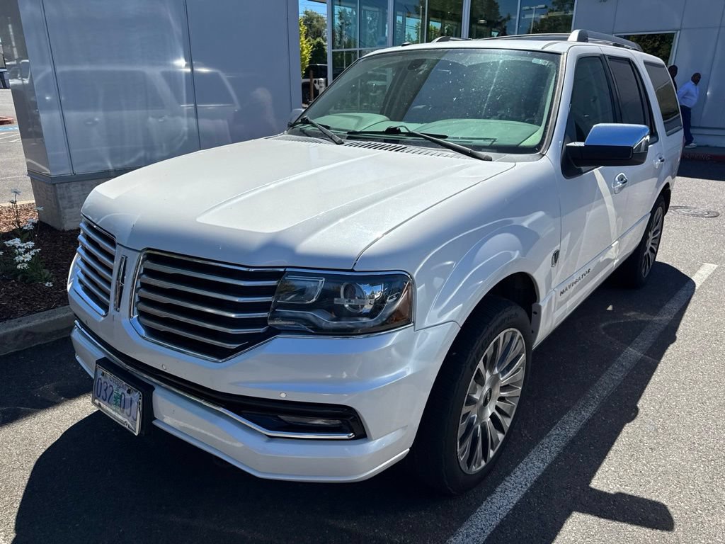 Used 2015 Lincoln Navigator 4WD w/ Equipment Group 101A Reserve image 2