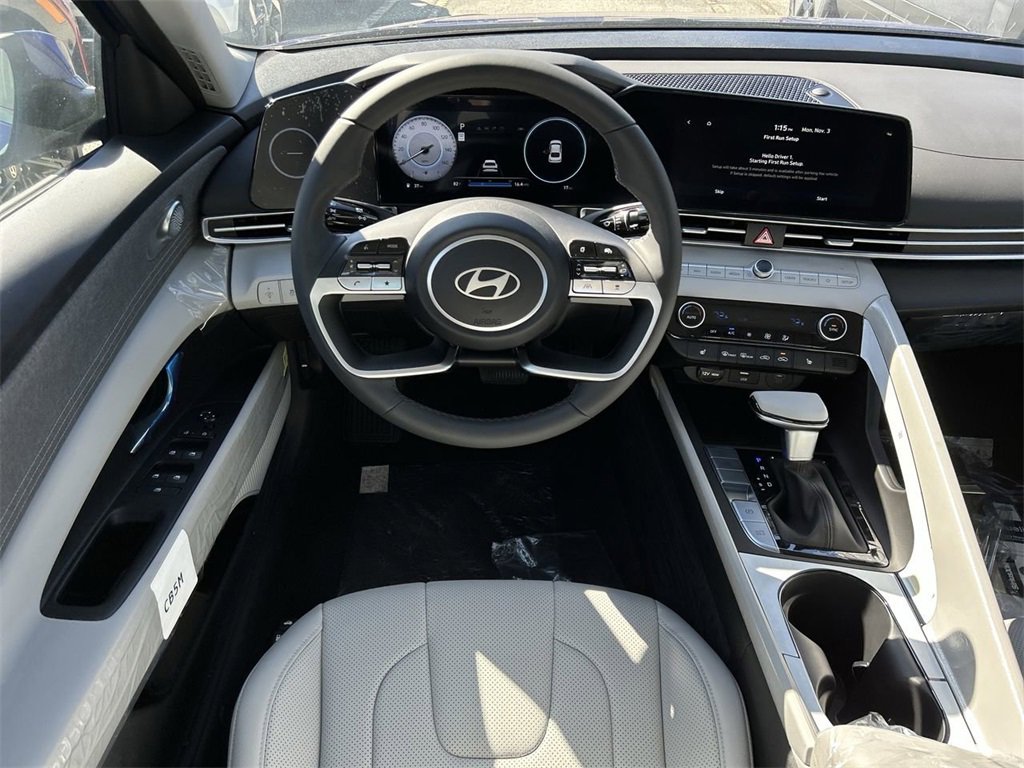 New 2025 Hyundai Elantra Limited image 4