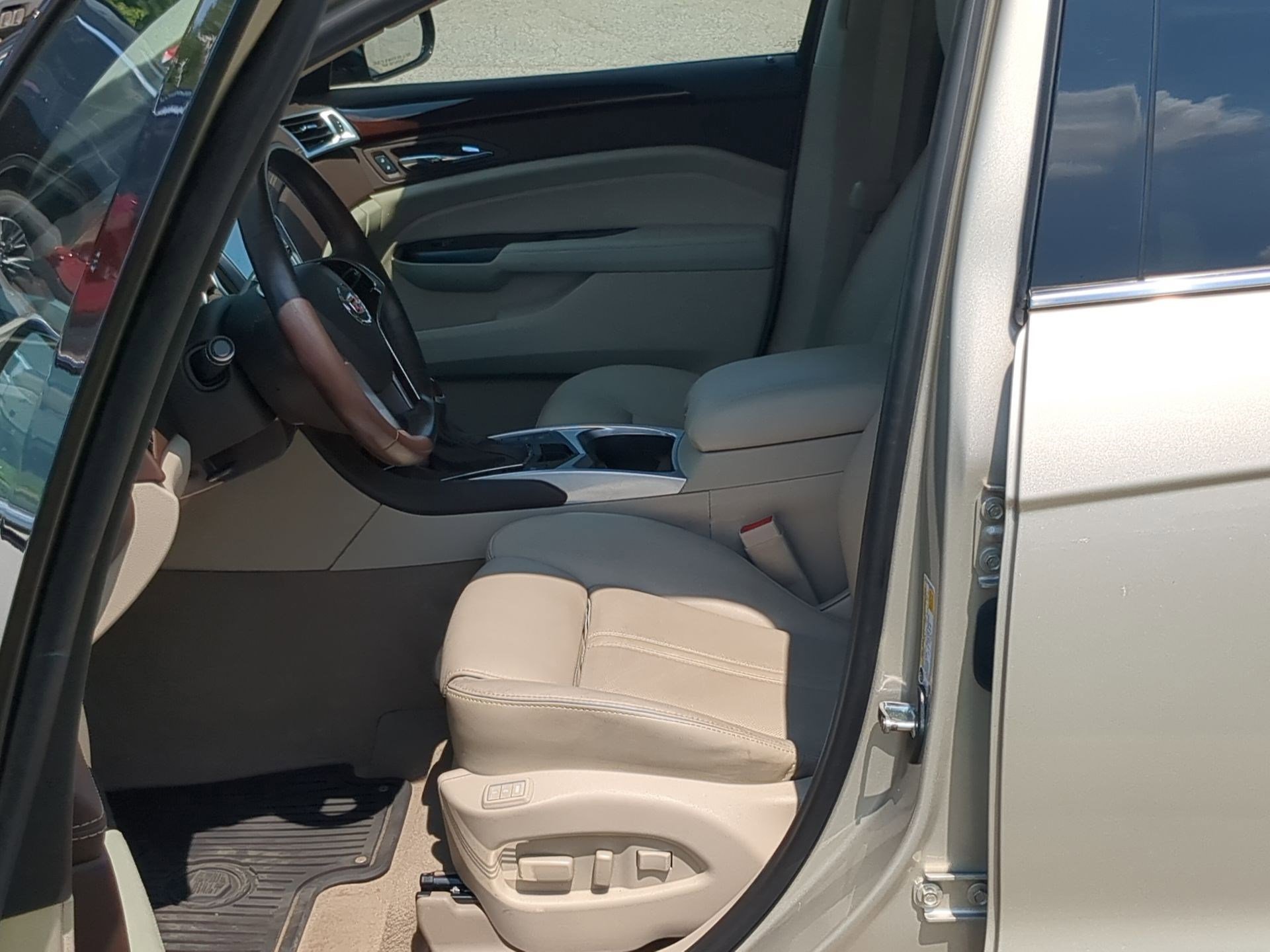 Used 2015 Cadillac SRX Luxury w/ Driver Assist Package FWD image 11