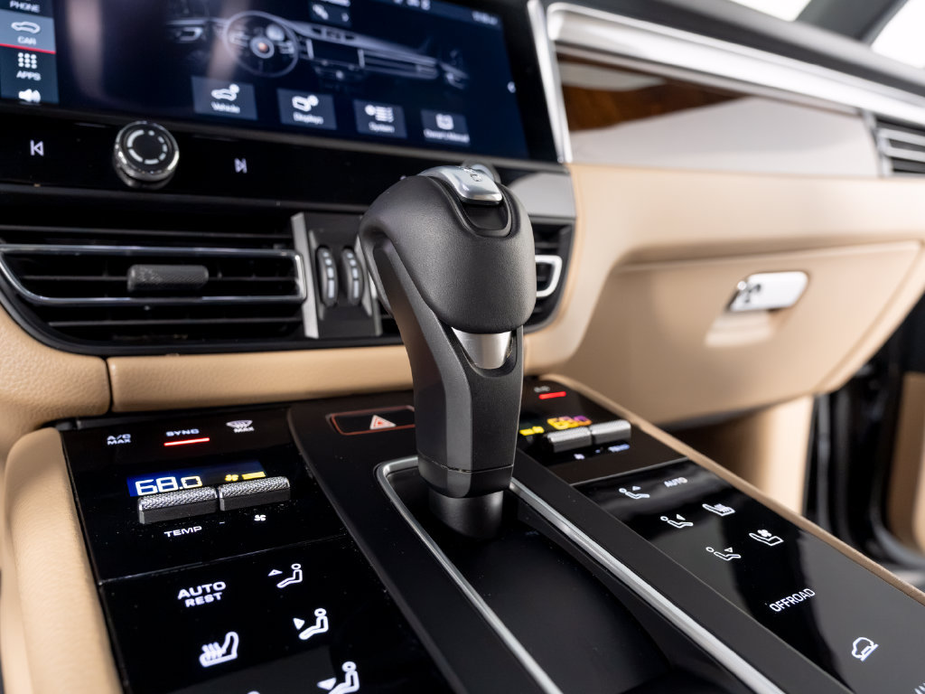 Certified 2026 Porsche Macan AWD/4WD image 31