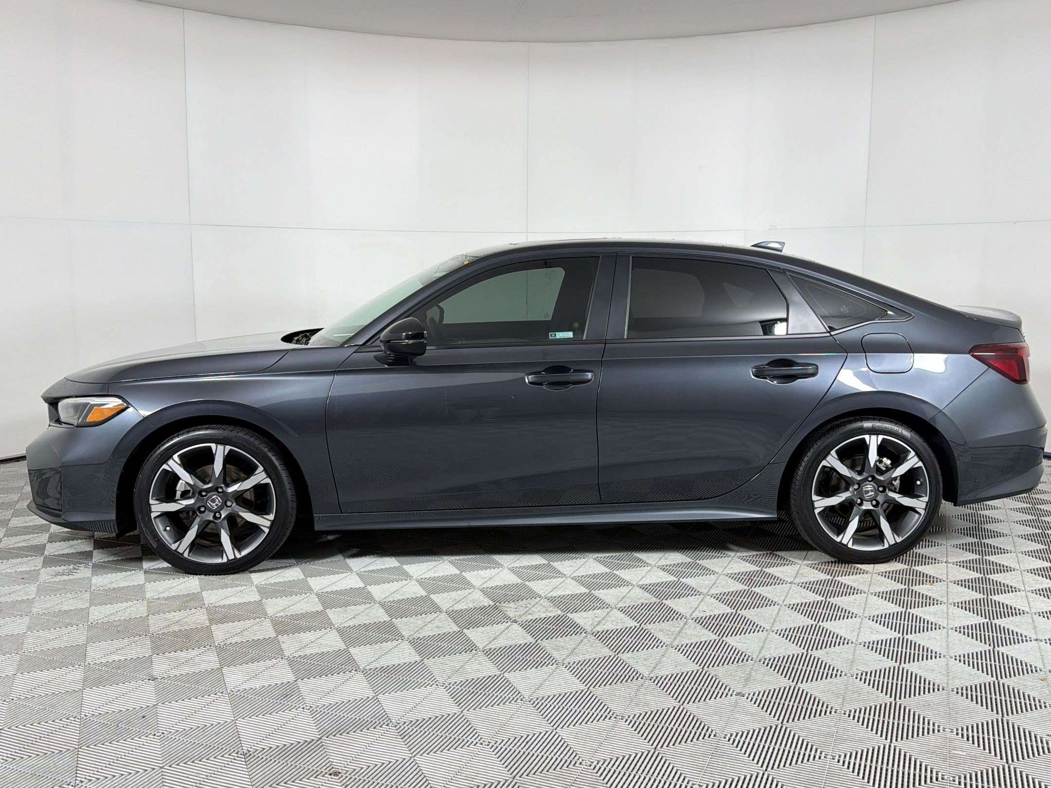 Used 2025 Honda Civic Sport Touring image 2