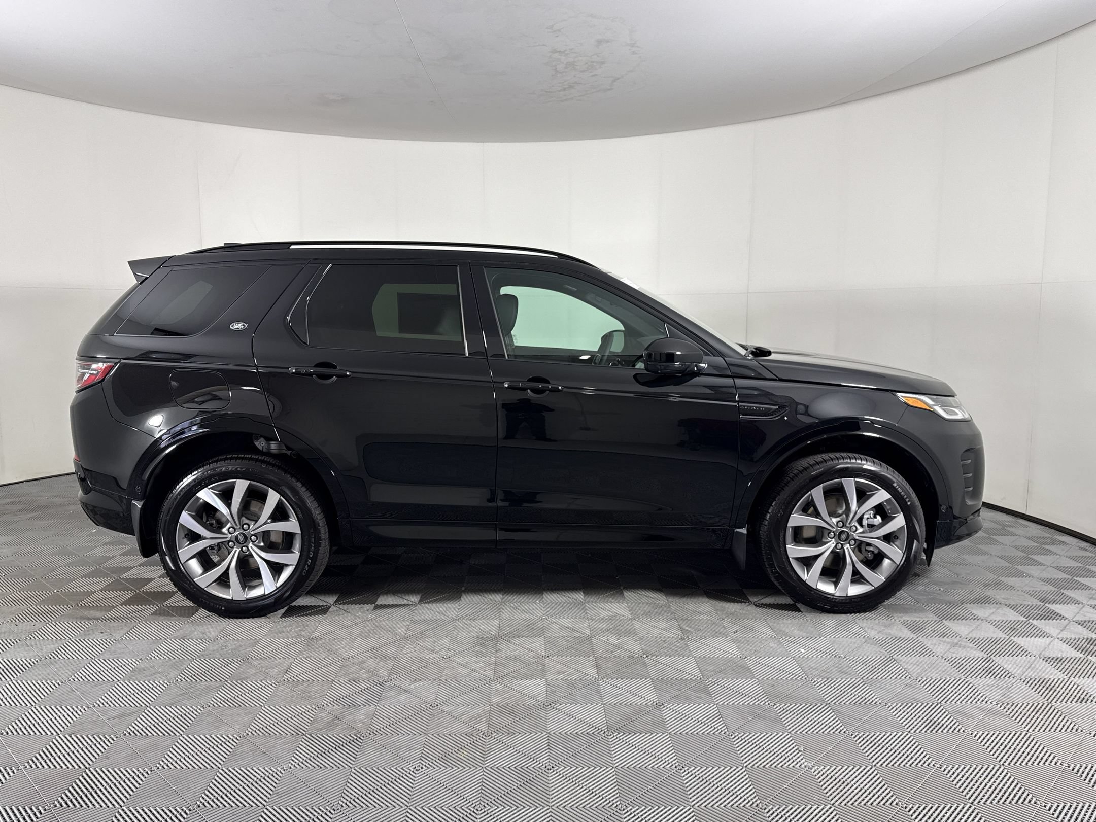 New 2026 Land Rover Discovery Sport Landmark AWD/4WD image 8
