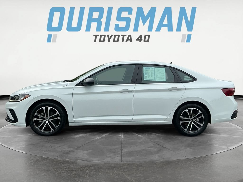 Used 2025 Volkswagen Jetta Sport FWD image 4