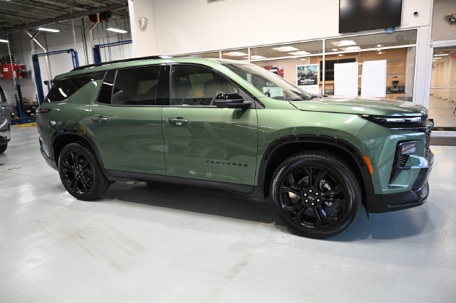 New 2027 Chevrolet Traverse RS w/ LPO, Floor Liner Package AWD/4WD image 4