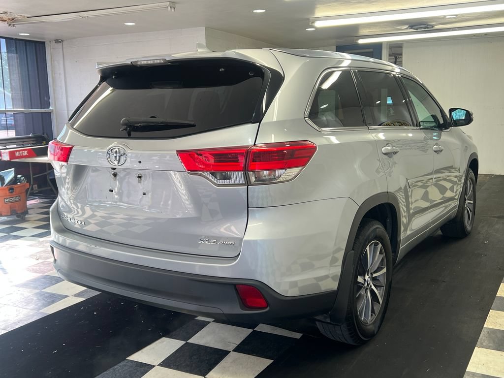 Used 2018 Toyota Highlander XLE AWD/4WD image 13