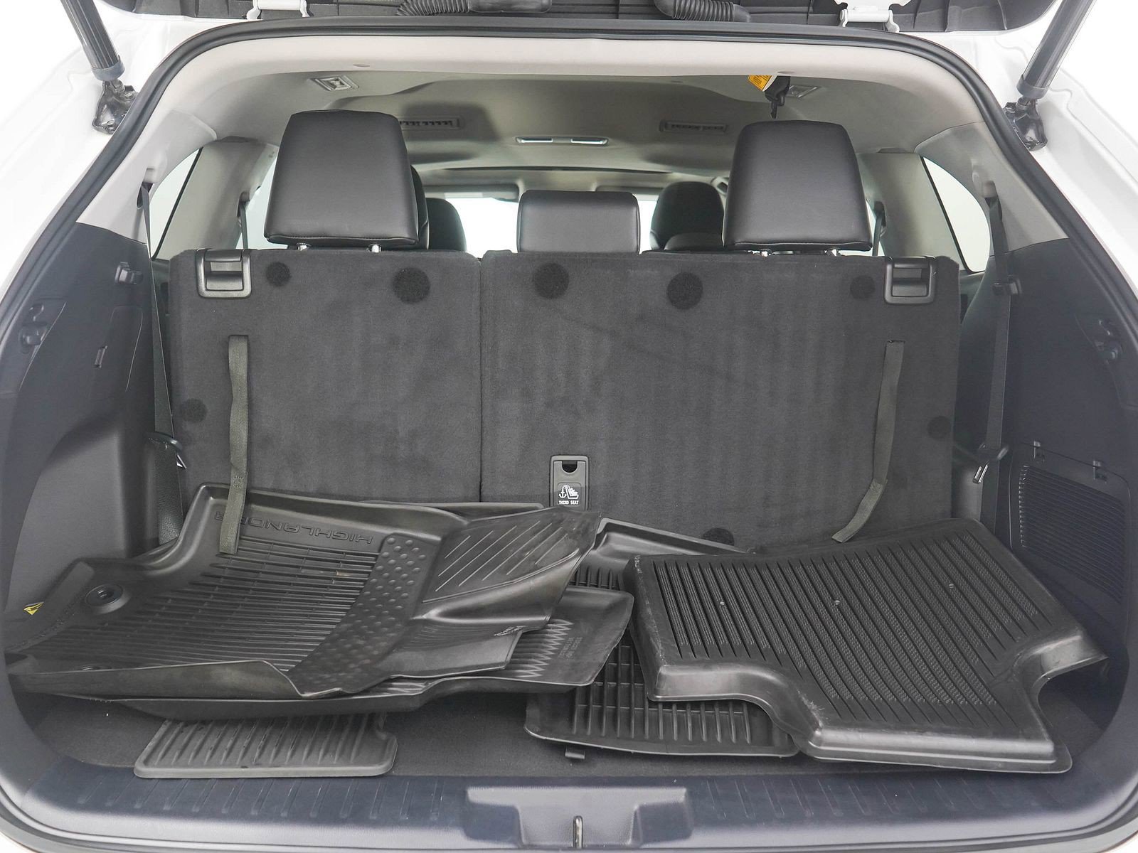 Used 2022 Toyota Highlander XLE AWD/4WD image 9