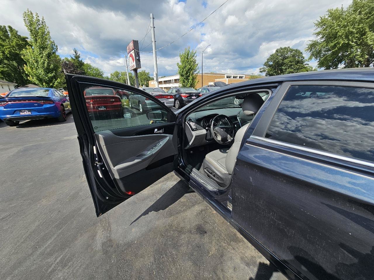 Used 2011 Hyundai Sonata Limited FWD image 15