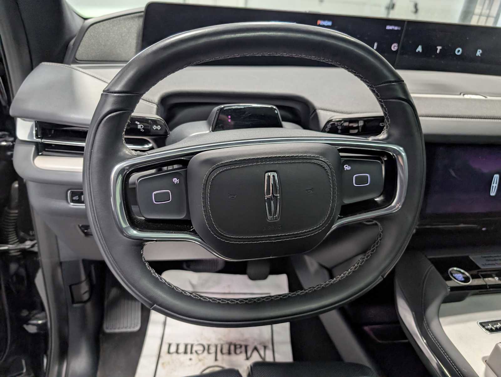 Used 2025 Lincoln Navigator Reserve w/ Jet Appearance Package image 36