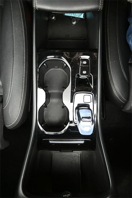 Used 2024 Volvo XC40 B5 Plus w/ Climate Package image 10