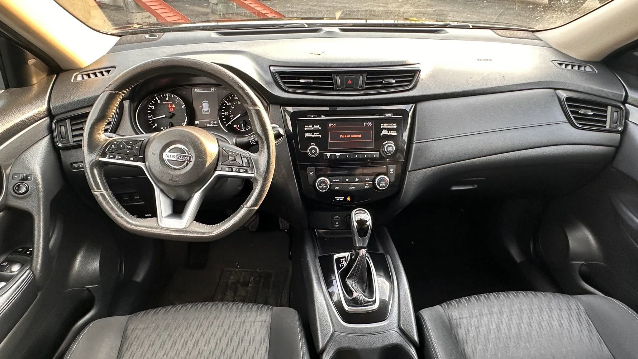 Used 2017 Nissan Rogue SV AWD/4WD image 12