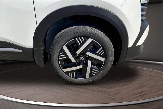 New 2026 Nissan Kicks SV w/ SV Premium Package FWD image 12