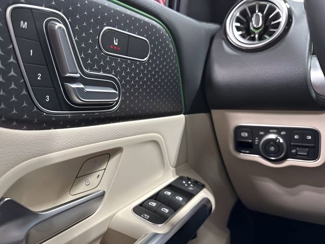 Used 2025 Mercedes-Benz GLB 250 GLB 250 image 16