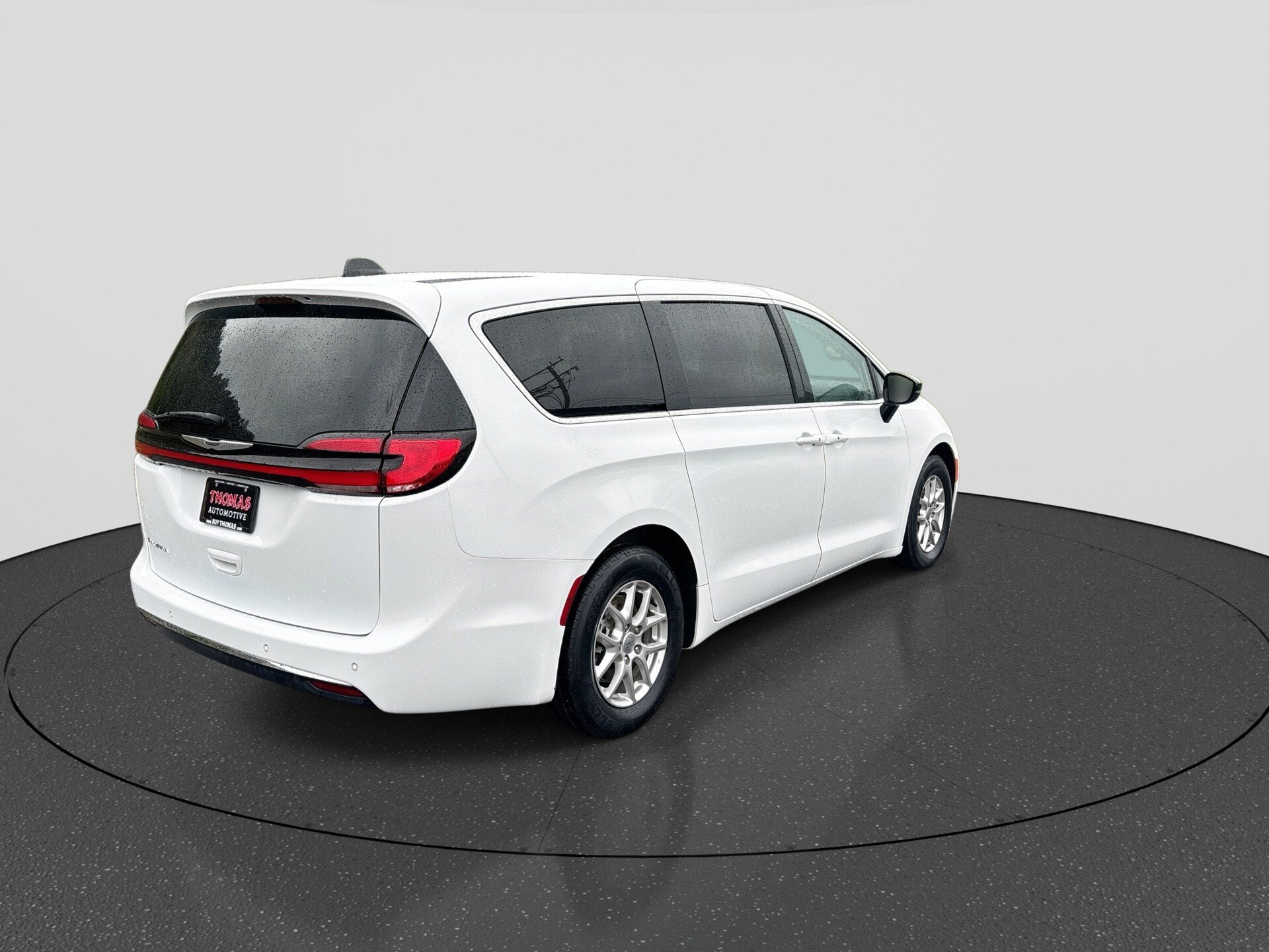 Used 2024 Chrysler Pacifica Touring-L FWD image 8