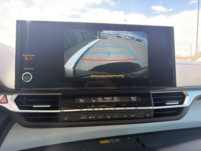 Used 2025 Toyota Sienna XLE FWD image 24