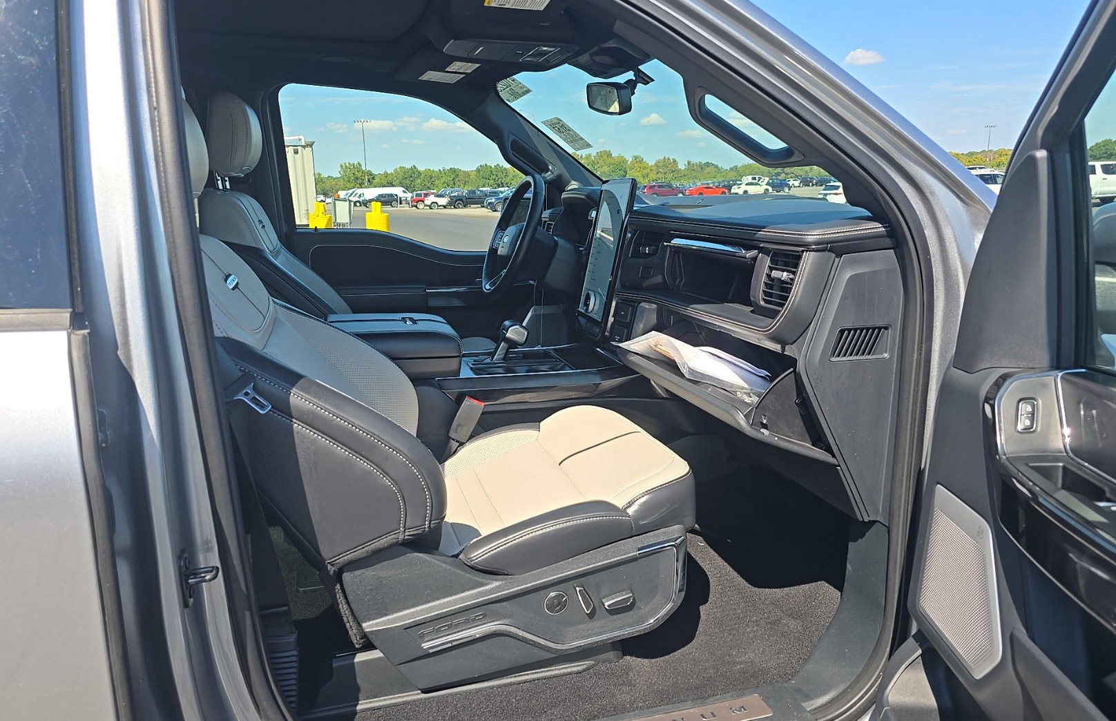 Used 2025 Ford F150 Lightning Platinum AWD/4WD image 3
