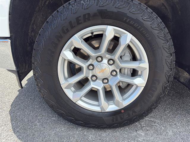 Used 2025 Chevrolet Silverado 1500 LT AWD/4WD image 9