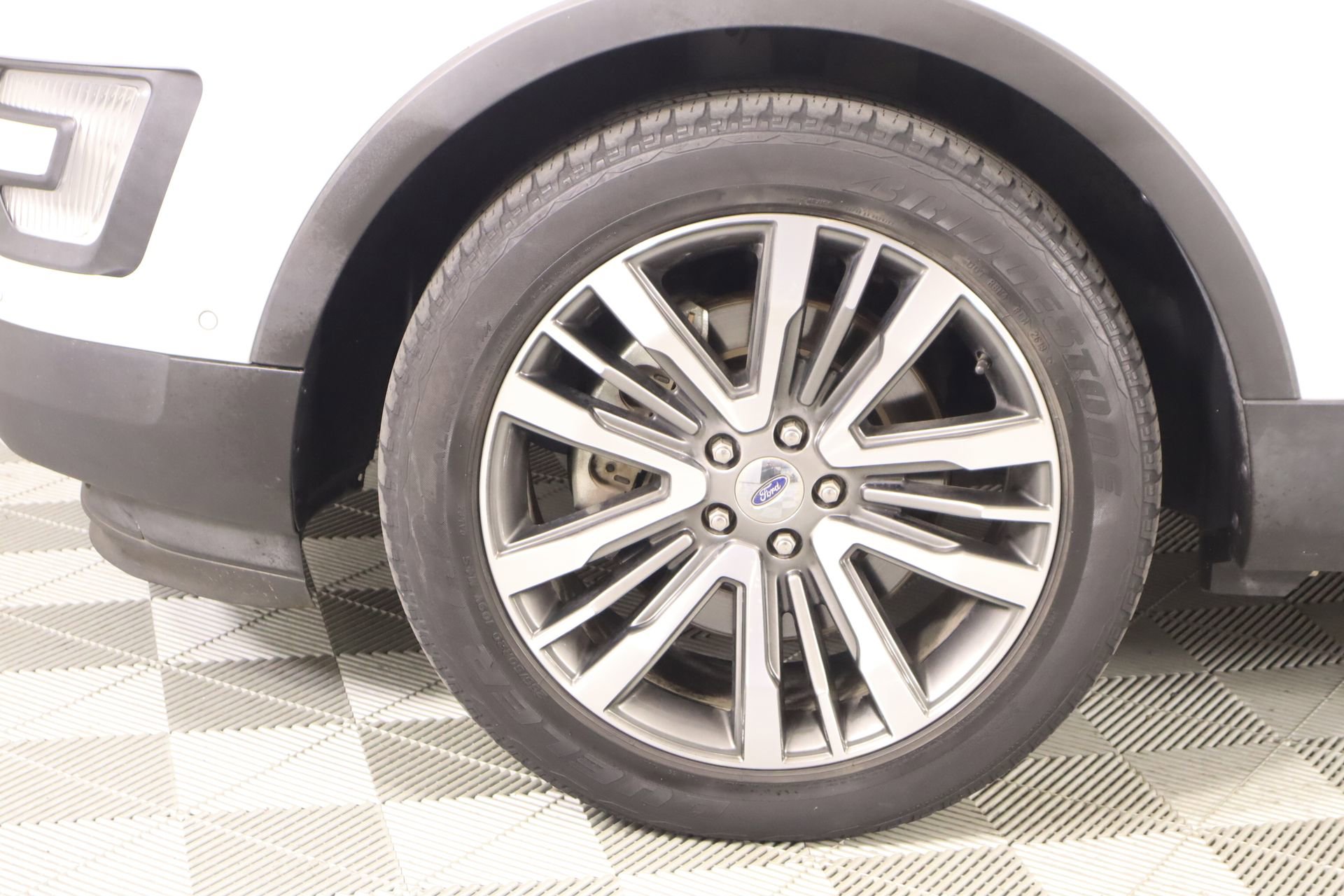 Used 2017 Ford Explorer Platinum image 21