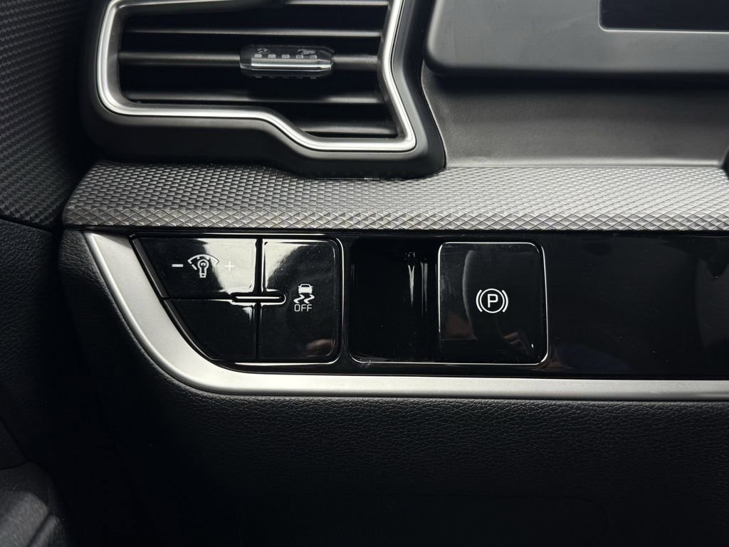 Used 2024 Kia Sportage LX image 15