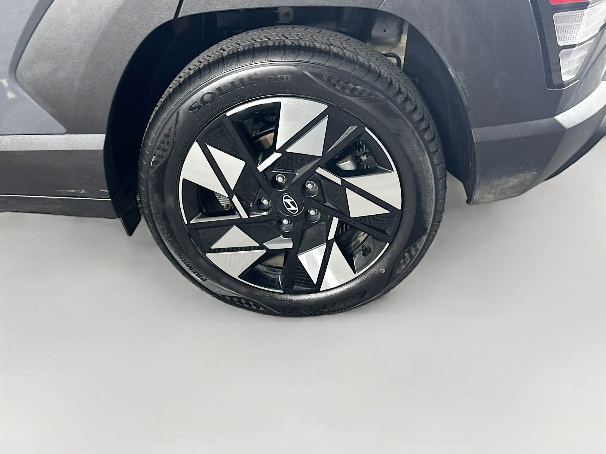 Used 2024 Hyundai Kona SEL FWD image 11
