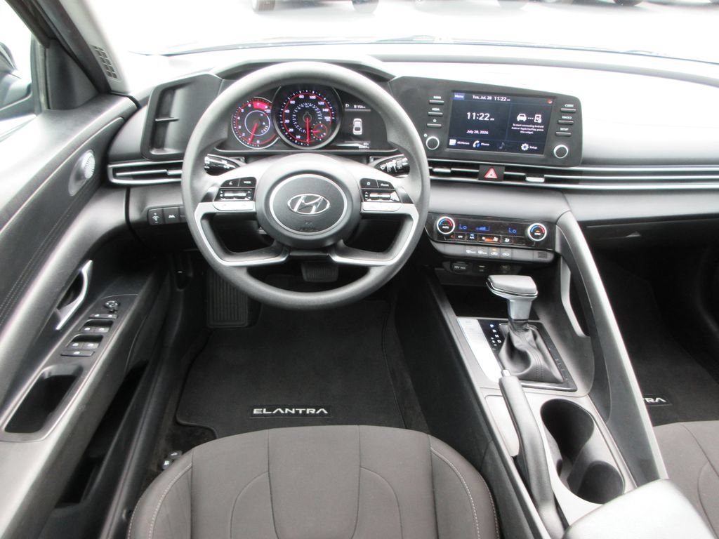 Used 2022 Hyundai Elantra SEL FWD image 13