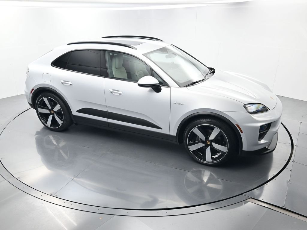 Certified 2025 Porsche Macan Electric image 42