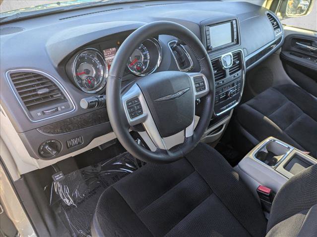 Used 2014 Chrysler Town & Country Touring image 10