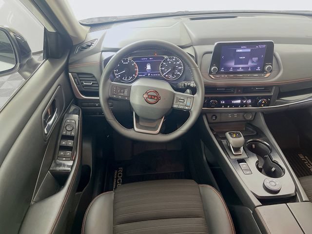 Used 2025 Nissan Rogue SV AWD/4WD image 22