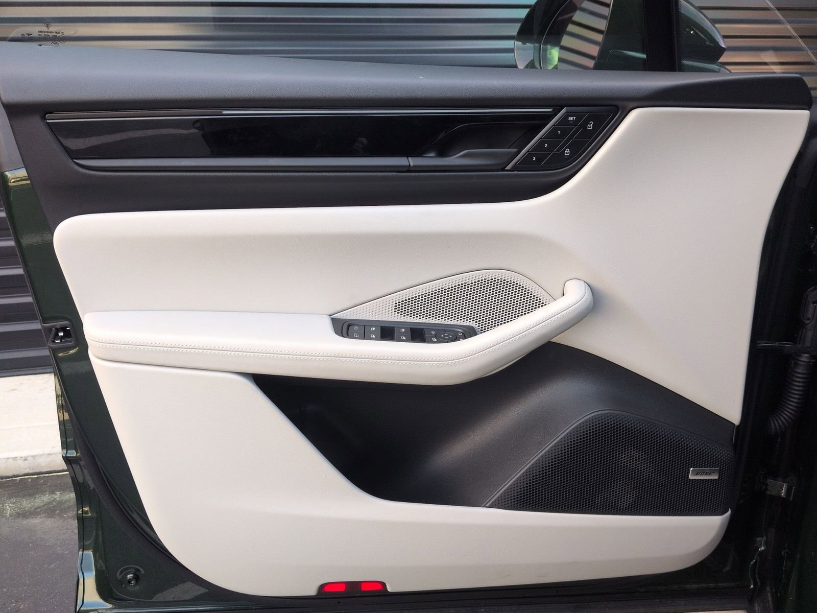 Certified 2025 Porsche Macan Electric image 14