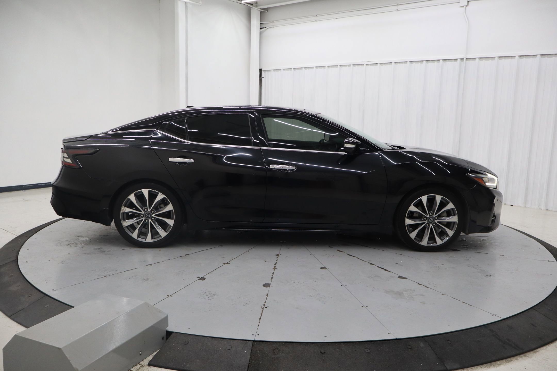 Used 2023 Nissan Maxima Platinum w/ Sport Mat Group image 2